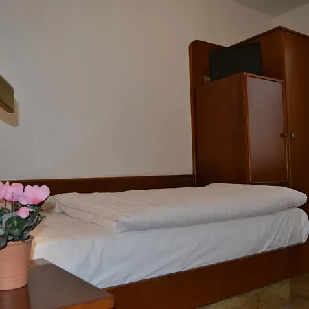 Garni, Modus Hotelbetriebe Gmbh Dormagen